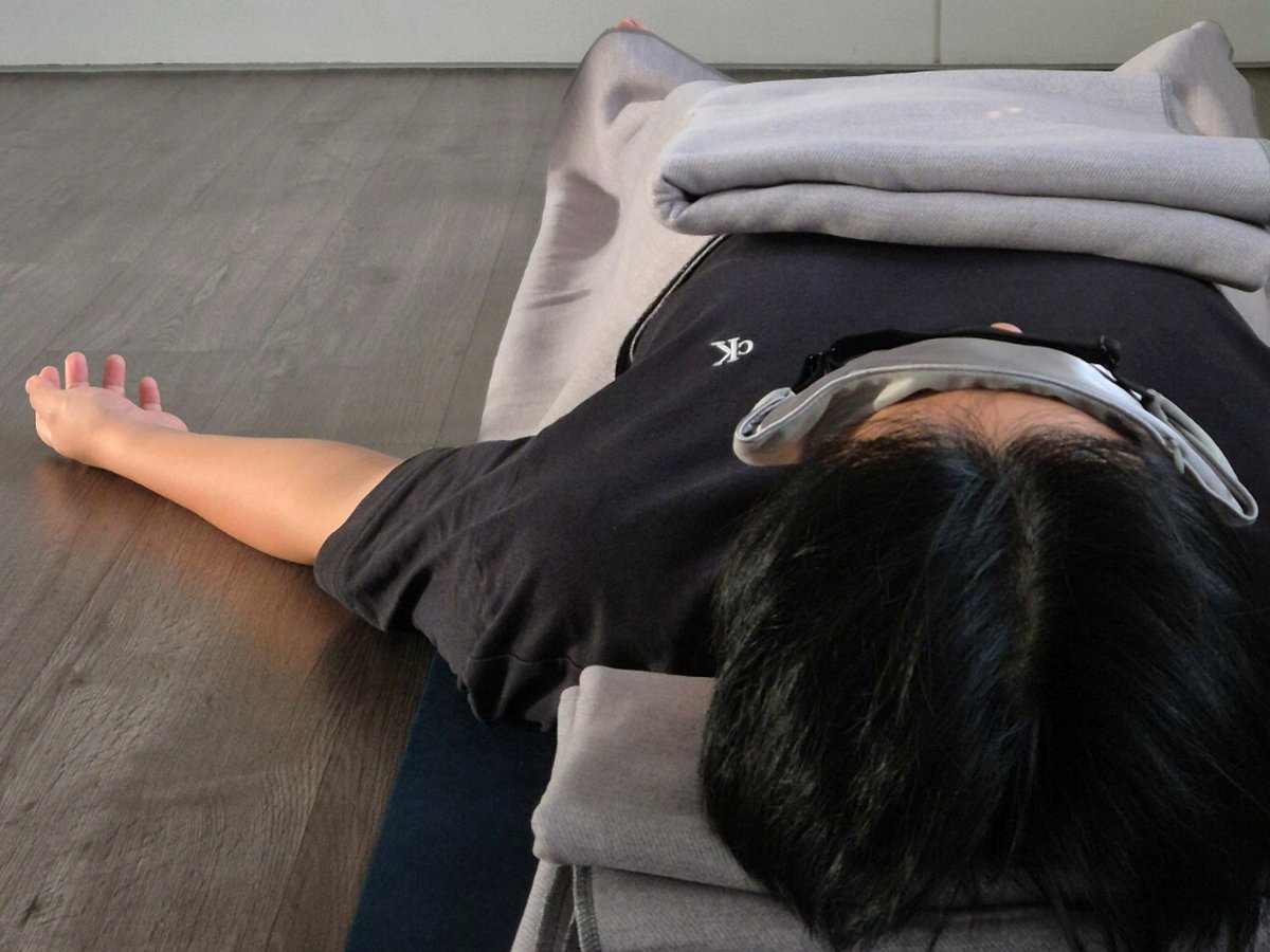 Deep supported rest with an eye pillow